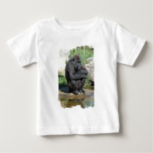 De Bebé Gorila que sienta la camiseta infantil