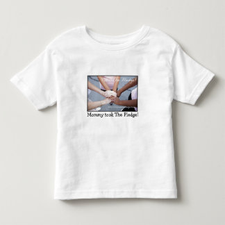 De Bebé La mamá tomó la camiseta del compromiso