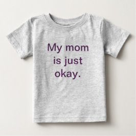 De Bebé Mi mamá es apenas camiseta aceptable del niño