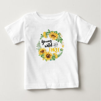 De Bebé Salvaje joven y camiseta tres