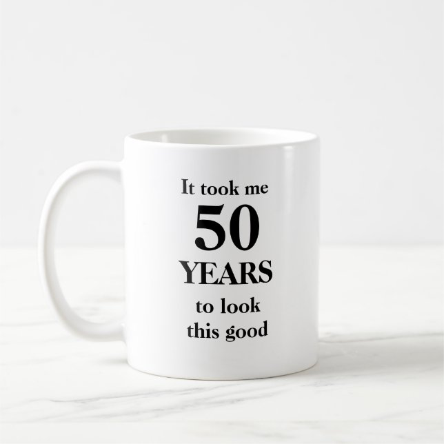 De Café 50.a taza personalizable adaptable del cumpleaños (Izquierda)