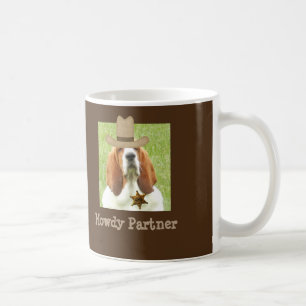 De Café Basset Hound en la taza con la insignia y el gorra