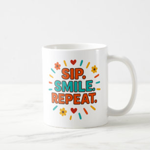 De Café Bebe. Sonríe. Repite. – Taza minimalista