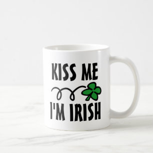 De Café Béseme que soy taza irlandesa del día del St