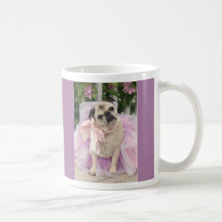De Café Bonito en taza púrpura del barro amasado