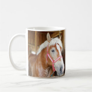 De Café Caballo en la taza 2 - mano izquierda