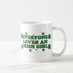 De Café Cada uno ama una taza irlandesa del chica