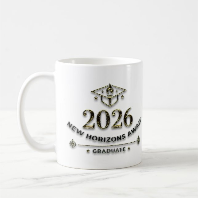 De Café Class 2026 Gold Shield Graduation Mug / Taza 2026 (Izquierda)