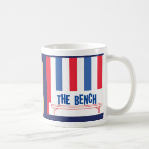 De Café Detrás en el banco/la taza del banco