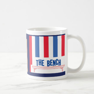 De Café Detrás en el banco/la taza del banco