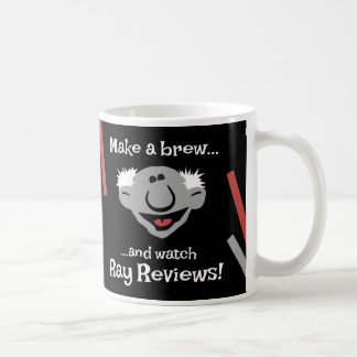 De Café El rayo revisa la taza