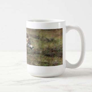 De Café "En taza salvaje del lobo del funcionamiento"