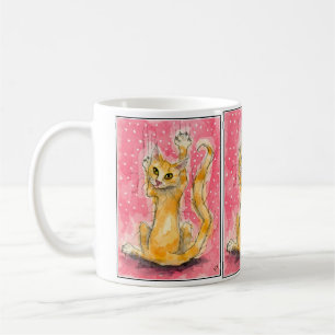 De Café Gato anaranjado triple en la taza rosada del lunar