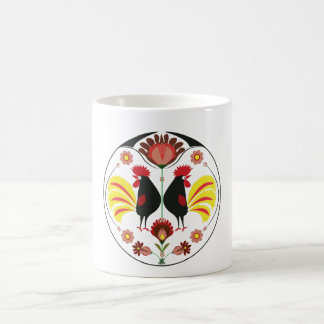 De Café Gente polaca con los gallos decorativos, taza