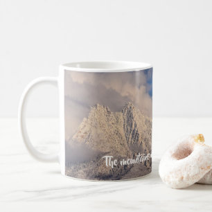 De Café Las montañas están llamando y debo ir - taza