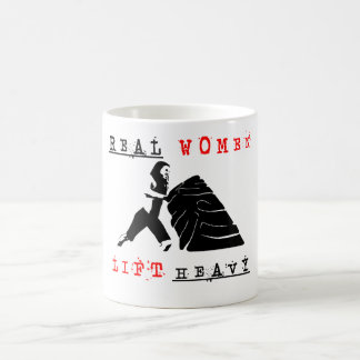 De Café Las mujeres reales levantan la taza pesada