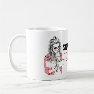 De Café Los chicas elegantes leyeron la taza romántica