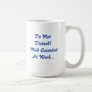 De Café No moleste - al científico enojado en la taza del