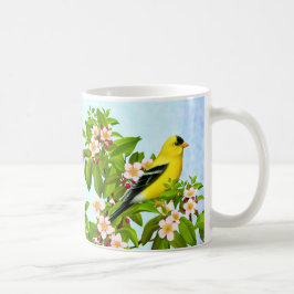 De Café Pájaro americano del Goldfinch en taza del manzano