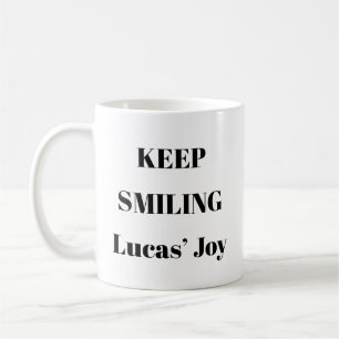 De Café Seguir sonriendo en la taza positiva