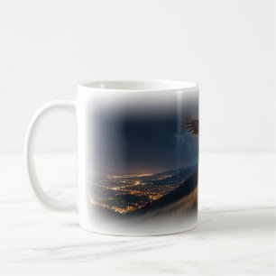 De Café Taza Águila Majestuosa Sobre Colina Dorada