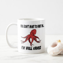 Taza animal del retruécano del pulpo armado bien