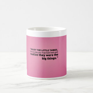 De Café Taza clásica blanca con cita maravillosa en un