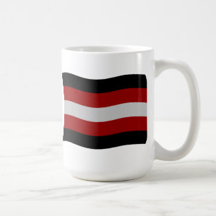 De Café Taza con la bandera del satanismo