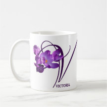Taza con nombre Victoria personalizable flores púr