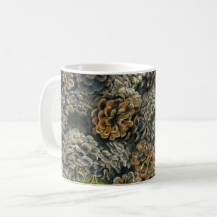 De Café Taza con Pinecones caido alrededor