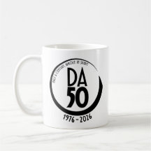 Taza del 50 aniversario 1976-2026 en negro