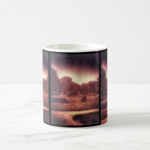 De Café Taza oscura fantasmagórica del bosque