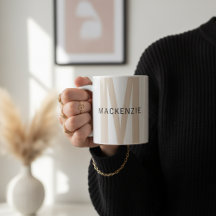 Taza personalizada con monograma en beige como reg