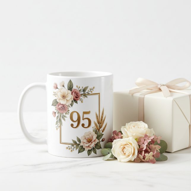 De Café Taza personalizada elegante botánica para cumpleañ (Elegant Botanical 95th Birthday Custom Gift Mug)