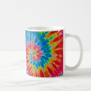 De Café Taza roja y azul del teñido anudado del espiral