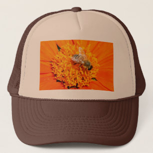 De Camionero abeja en el gorra