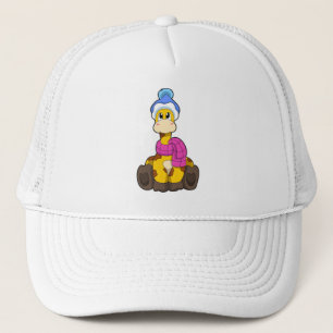 De Camionero Giraffe en invierno con bufanda y Gorra