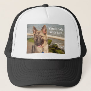 De Camionero Gorra Con Pastor Alemán