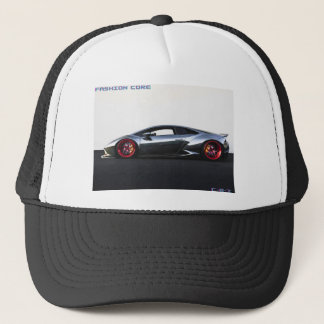 De Camionero súper coche deportivo con gorra blanca y negra