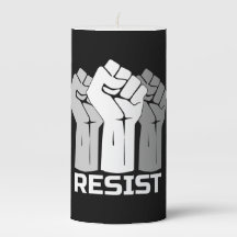 Resistir con puño - en vela pilar blanca 0002