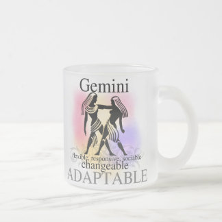 De Cristal Esmerilado Géminis sobre usted taza