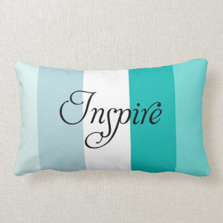 De moda inspire la almohada de tiro rayada azul