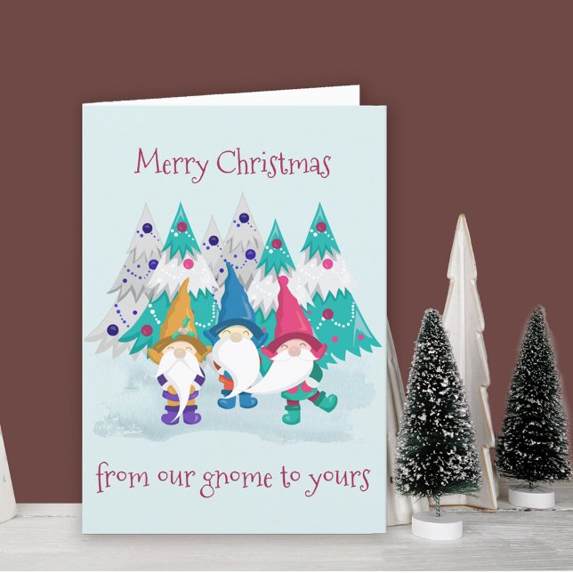 De nuestro Gnome a su graciosa Navidad (Funny gnome Christmas Card. Buy professionally printed or as printable digital download.)