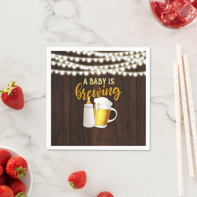 De Papel Un bebé está preparando la servilleta (In situ)