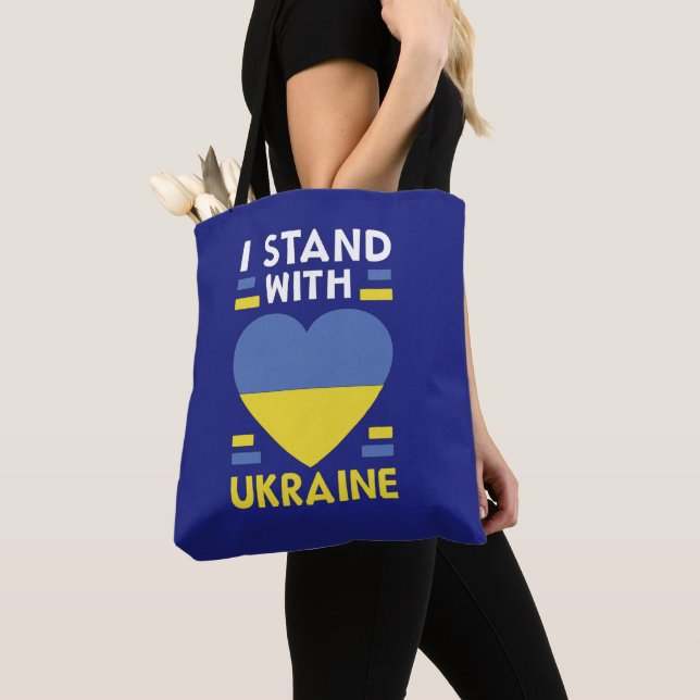 DE PIE CON LA Bolsa De Tote DE UCRANIA (Detalle)