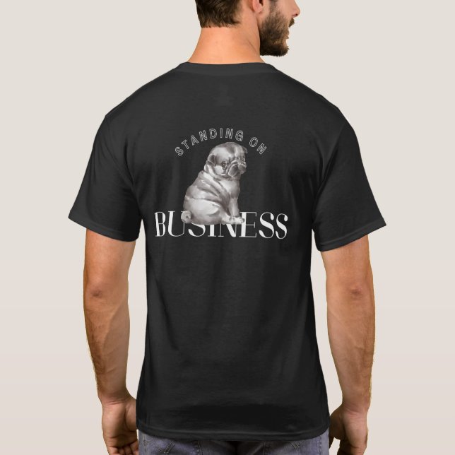 De pie en los negocios | Camiseta negra (Reverso)