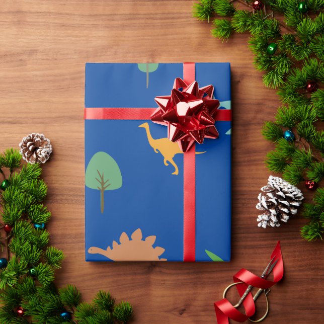 De Regalo Dino vibrante y árboles envueltos en papel sobre a (Regalo de vacaciones)