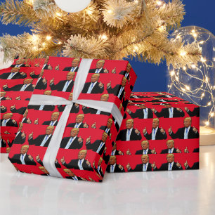 DE REGALO DONALD TRUMP ARROJA A LOS NAVIDADES CON PAPEL