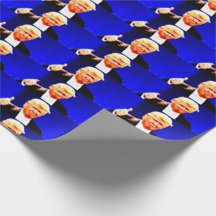 DE REGALO DONALD TRUMP ARROJA A LOS NAVIDADES CON PAPEL