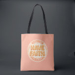 De Tela Bolso tote Fe Angelical<br><div class="desc">Lleva la paz y la tranquilidad divina a tu vida diaria con nuestra Colección Fe Angelical. Cada artículo presenta el mensaje edificante “LOS ÁNGELES ESTÁN DE GUARDIA – TEN FE”, diseñado en letras florales gruesas hechas de pequeños brotes pastel en tonos de melocotón, amarillo y naranja suave. Un resplandor de...</div>